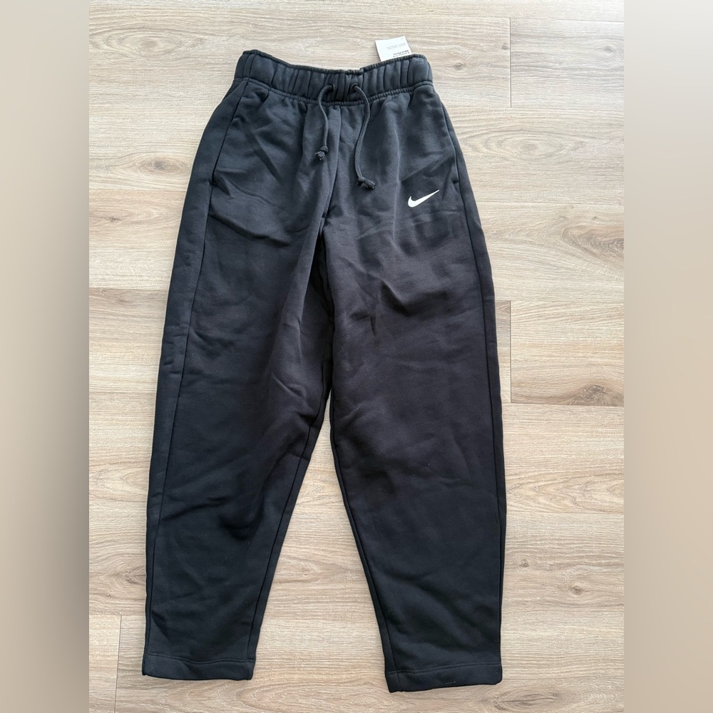 NWT Nike Womes Loose Fit Mid Rise Joggers Size XS